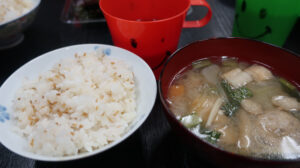ごまご飯と具沢山味噌汁